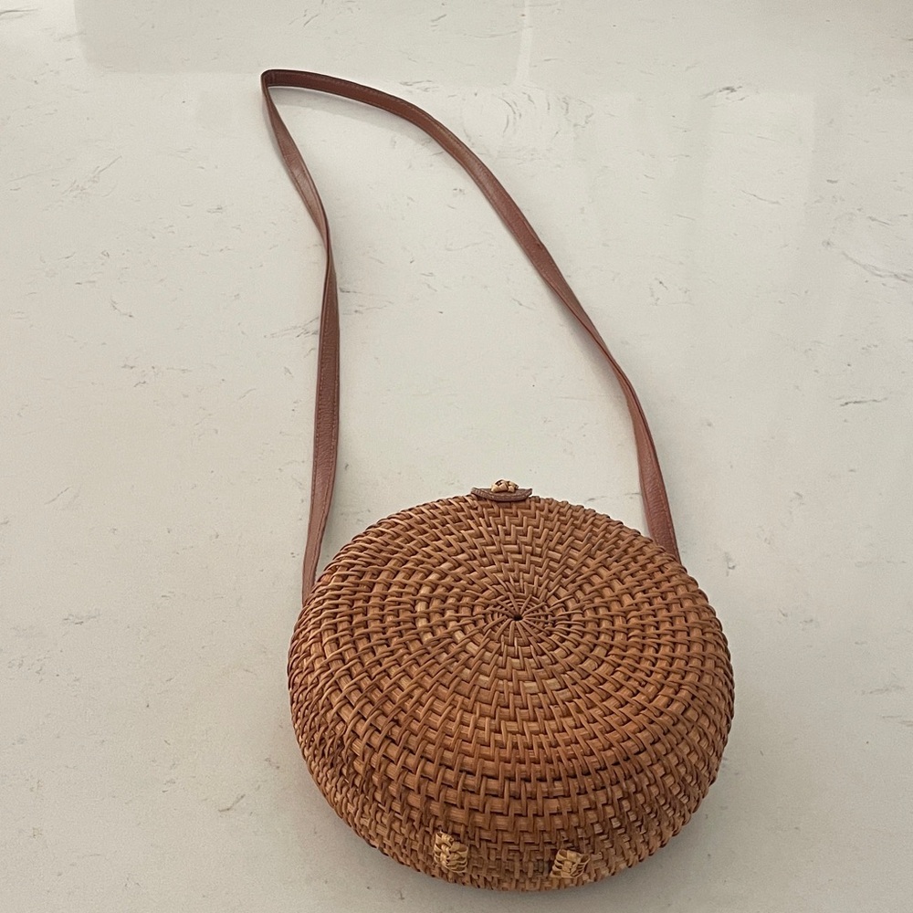 Round Woven rattan Tan Crossbody Bag